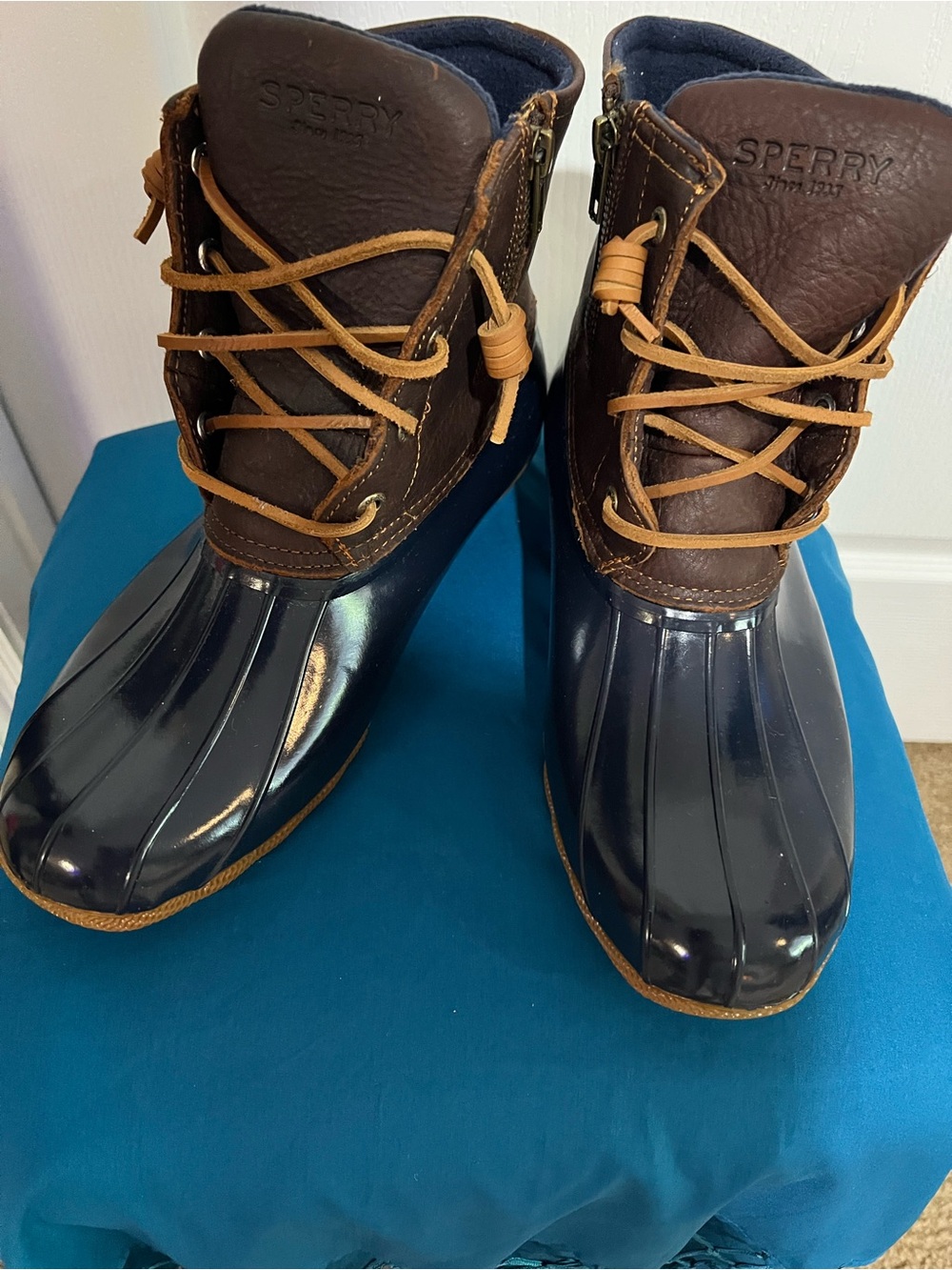 Sperry Women’s Navy and Brown Lace-Up Duck Boots